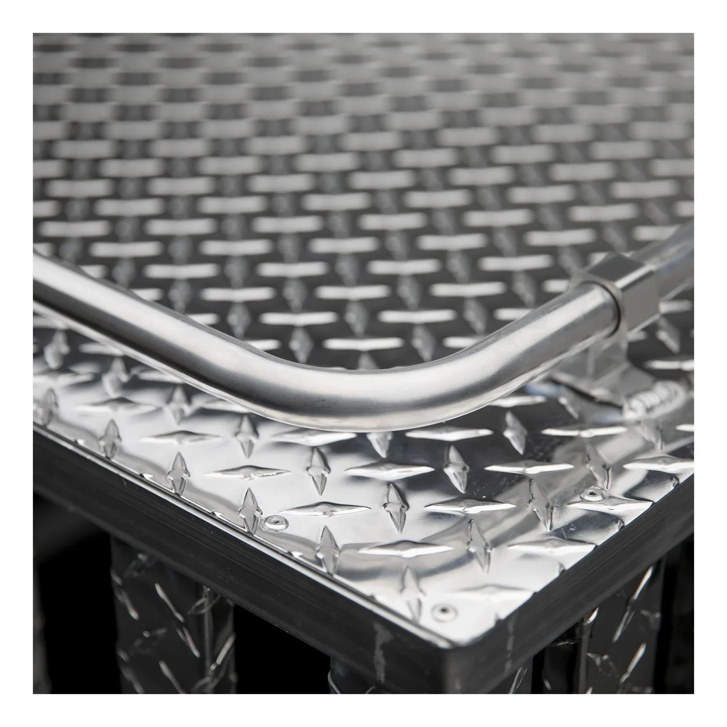 UWS/United Welding Services DB-3636 UWSDB-3636 ONE DOOR DIAMOND PLATE ALUMINUM SOUTHERN DOG BOX (36X36 SQUARE BASE 24IN TALL)